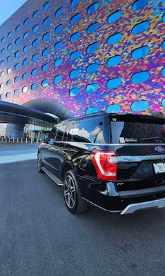 Majestic Private Transportation SUV dropping a family off at a Disney World resort